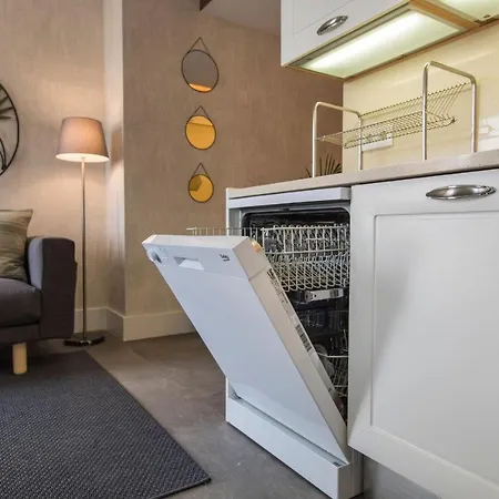 Modern Flat Near Marques