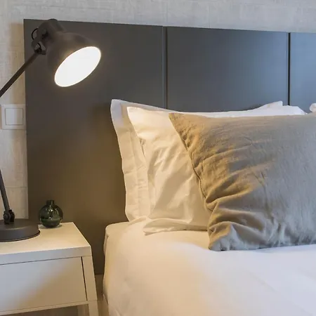 Modern Flat Near Marques شقة *